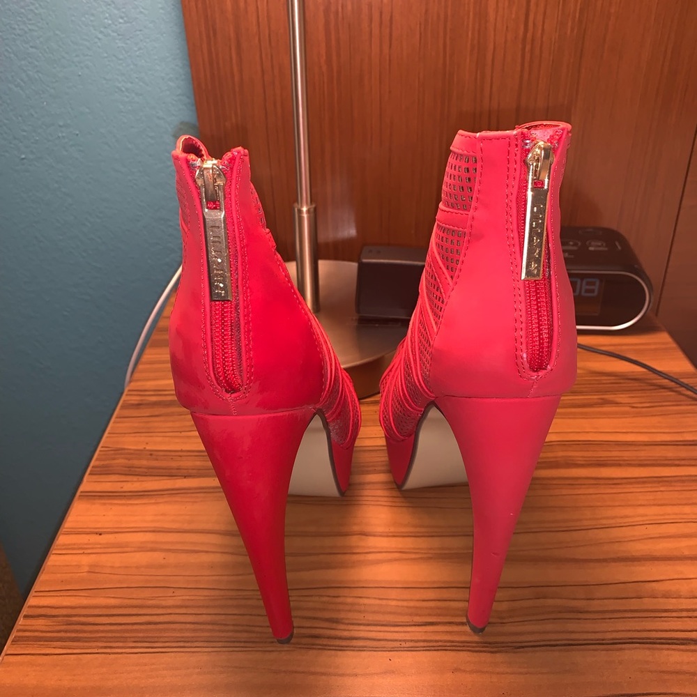 Red Heels - Picture 3 of 4